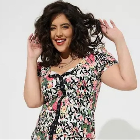 Torrid x Betsy Johnson Lightweight Ponte Snap Front Floral Top size 2X - Picture 8 of 8